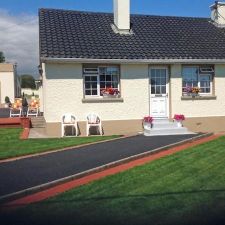 Village Cottage Dunkineely Bagian luar foto